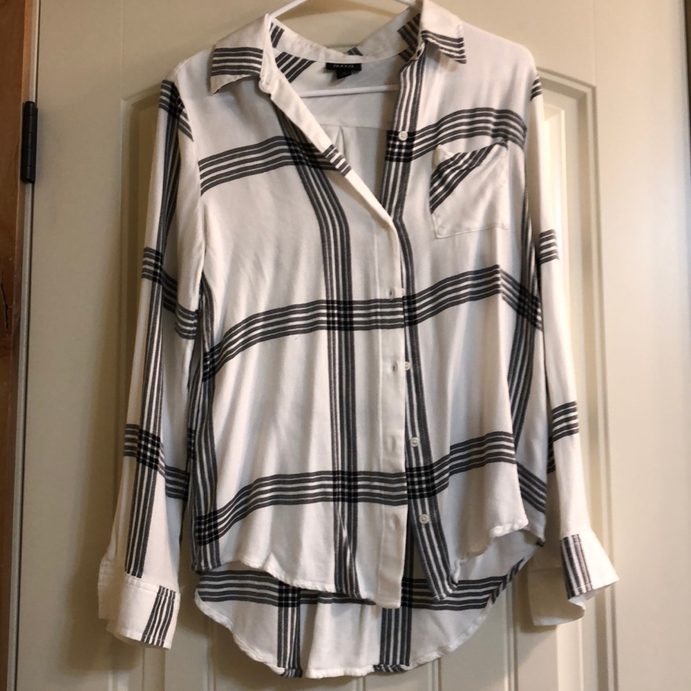 White & Black Plaid Button-up